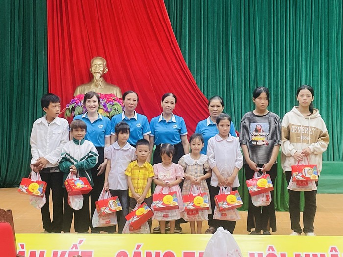 Hà Tĩnh, Thanh Hoá: Hội LHPN huy động hàng tỷ đồng tặng quà trung thu cho trẻ em có hoàn cảnh khó khăn - Ảnh 4.