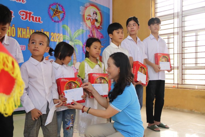 Hà Tĩnh, Thanh Hoá: Hội LHPN huy động hàng tỷ đồng tặng quà trung thu cho trẻ em có hoàn cảnh khó khăn - Ảnh 5.