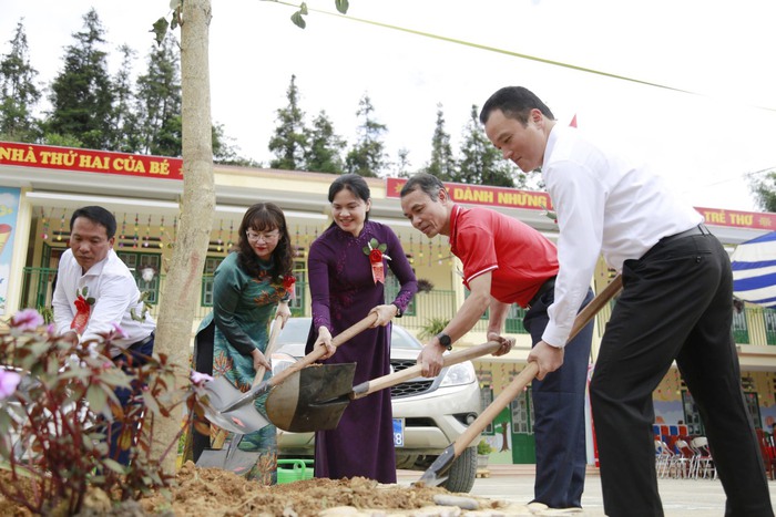 Chủ tịch Hội LHPN Việt Nam dự khai giảng ở xã biên giới Pha Long - Ảnh 3.