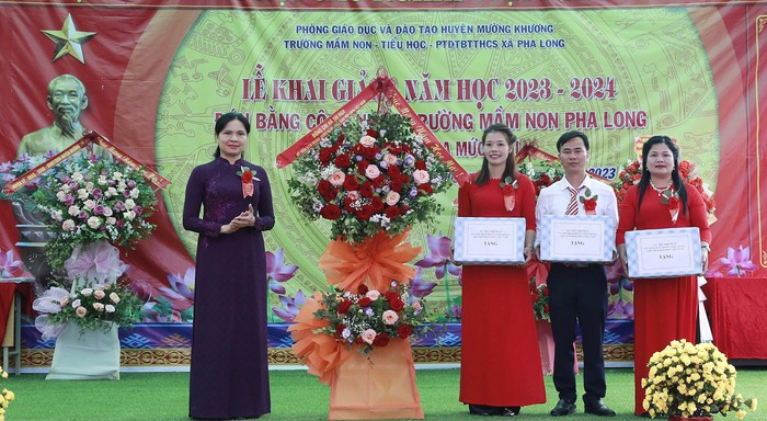 Chủ tịch Hội LHPN Việt Nam dự khai giảng ở xã biên giới Pha Long - Ảnh 1.