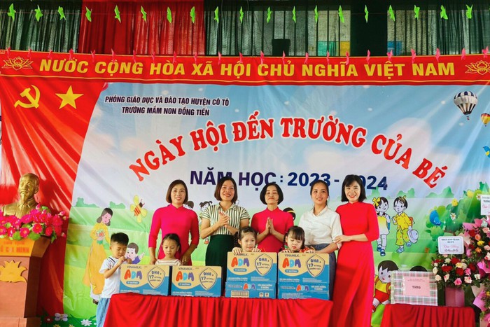 Quỹ sữa vươn cao Việt Nam và Vinamilk trao sữa đến trẻ em nhân dịp năm học mới- Ảnh 4.