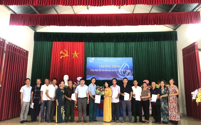 Hội LHPN Cao Phong, Hòa Bình kết nạp 17 hội viên danh dự 
