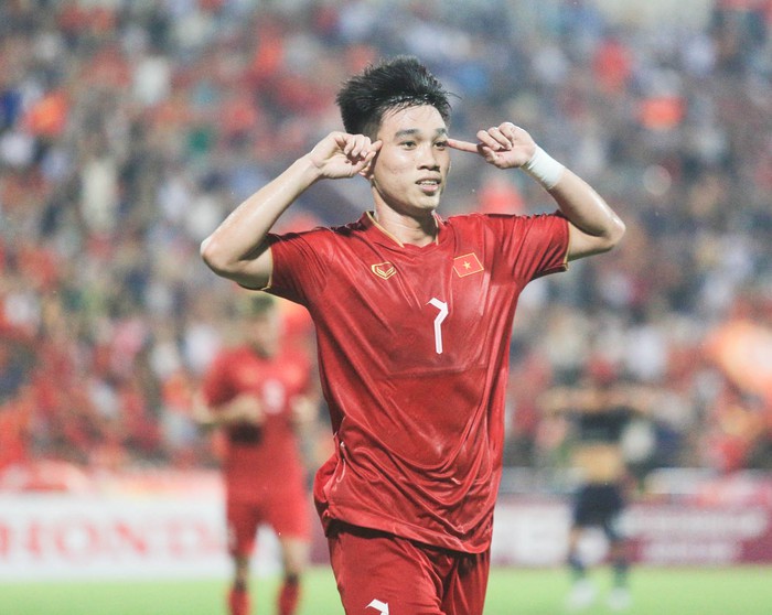 Tuyển thủ U23 Việt Nam ăn mừng bàn thắng: Thông điệp gửi tới bạn gái  - Ảnh 2.