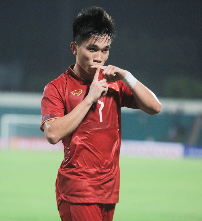 Tuyển thủ U23 Việt Nam ăn mừng bàn thắng: Thông điệp gửi tới bạn gái  - Ảnh 3.