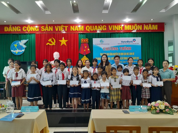 Ninh Thuận: Tiếp sức cho học sinh nghèo vững bước đến trường - Ảnh 1.