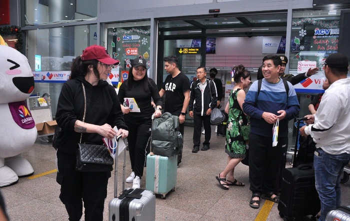 Hơn 15.000 du khách "xông đất" Đà Nẵng ngày đầu năm mới qua đường hàng không- Ảnh 2.