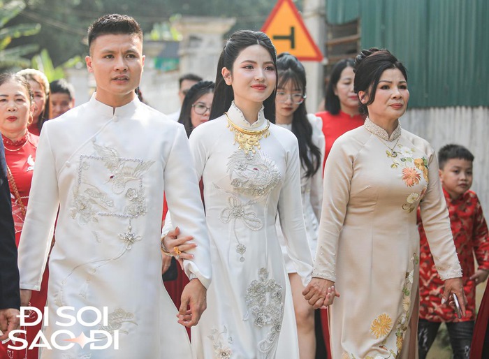 Toàn cảnh lễ ăn hỏi và đón dâu của Quang Hải - Chu Thanh Huyền: Visual cô dâu chú rể sáng bừng- Ảnh 11.