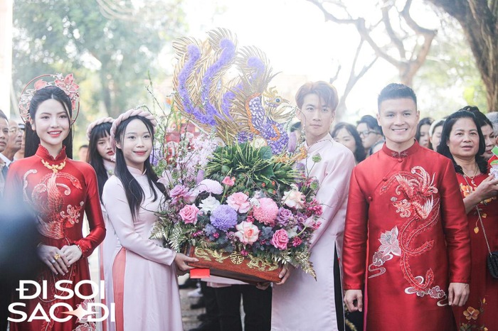 Toàn cảnh lễ ăn hỏi và đón dâu của Quang Hải - Chu Thanh Huyền: Visual cô dâu chú rể sáng bừng- Ảnh 3.