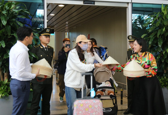 Hơn 15.000 du khách "xông đất" Đà Nẵng ngày đầu năm mới qua đường hàng không- Ảnh 5.