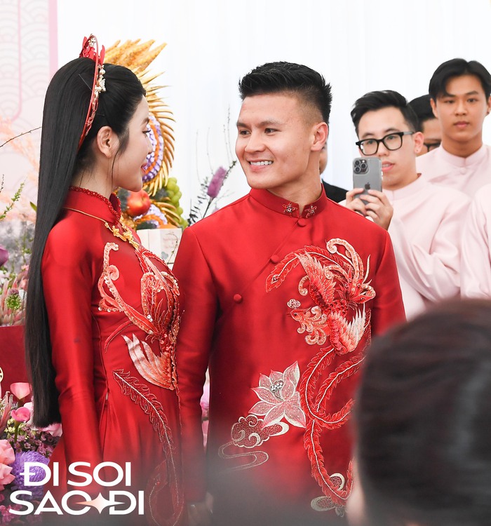 Toàn cảnh lễ ăn hỏi và đón dâu của Quang Hải - Chu Thanh Huyền: Visual cô dâu chú rể sáng bừng- Ảnh 5.