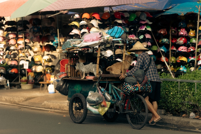 Sài Gòn đẹp và yên bình ngày đầu năm: Người dân thảnh thơi uống cafe, đi dạo chụp ảnh check in- Ảnh 10.