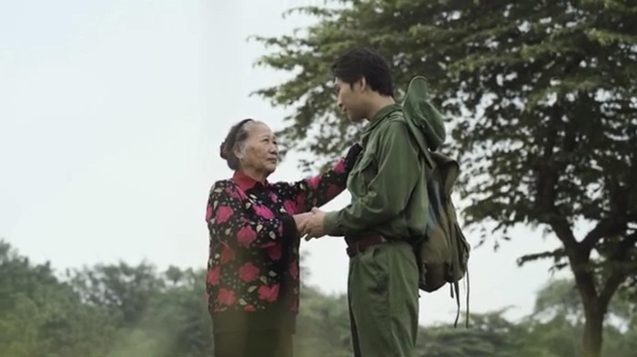 Bà nội 85 tuổi của Phạm Anh Tuấn tham gia đóng MV &quot;Người mẹ sông Hồng&quot;