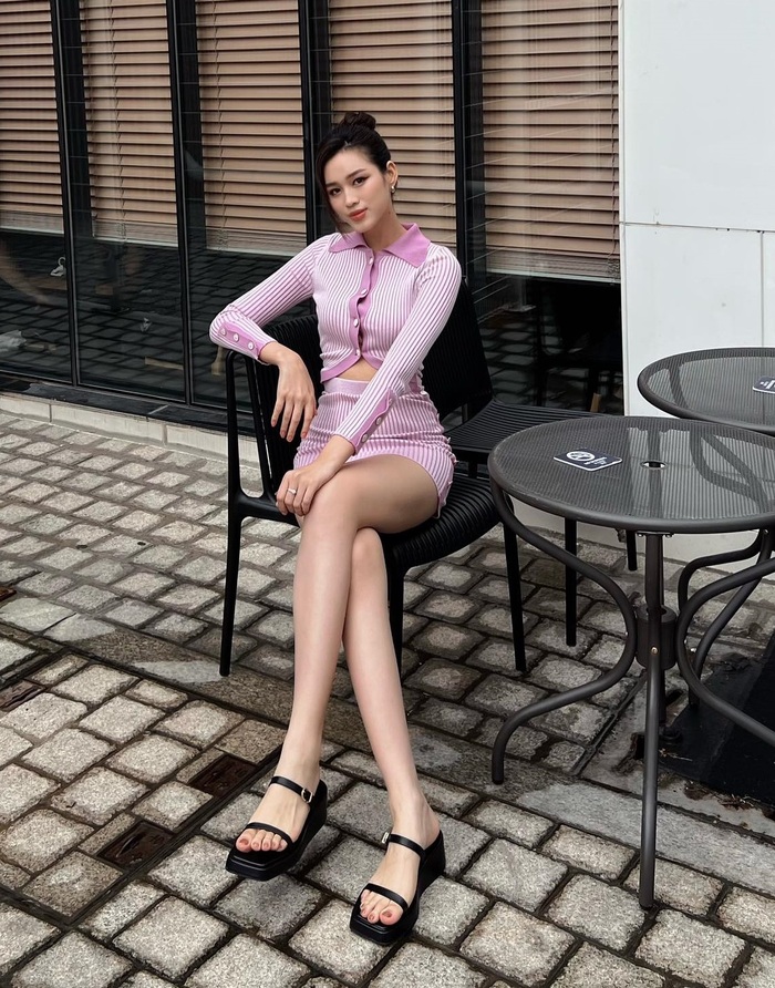 Tham khảo 10 cách mặc chân váy ngắn sang xịn mịn của mỹ nhân Việt- Ảnh 5.