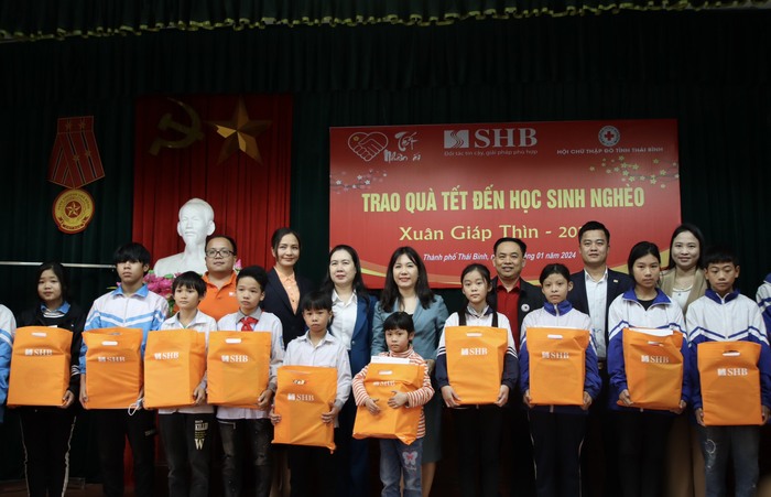 SHB mang Tết ấm đến với trẻ em nghèo vượt khó tỉnh Thái Bình- Ảnh 1.