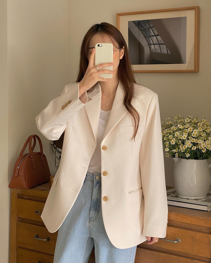 Tham khảo 10 cách diện áo blazer sáng màu để trẻ hóa phong cách- Ảnh 6.