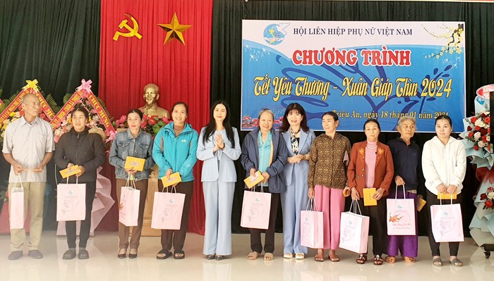Hội LHPN Việt Nam tặng quà trẻ em mồ côi, hội viên phụ nữ khó khăn tại Quảng Trị- Ảnh 1.