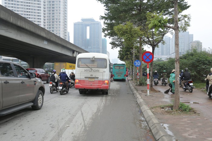 CSGT Hà Nội xử lý xe khách vi phạm trước kỳ nghỉ lễ Tết nguyên đán 2024- Ảnh 2.