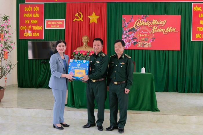 Hội LHPN Việt Nam trao tặng 50 suất quà "Tết yêu thương" tại huyện Krông Nô, tỉnh Đắk Nông- Ảnh 4.