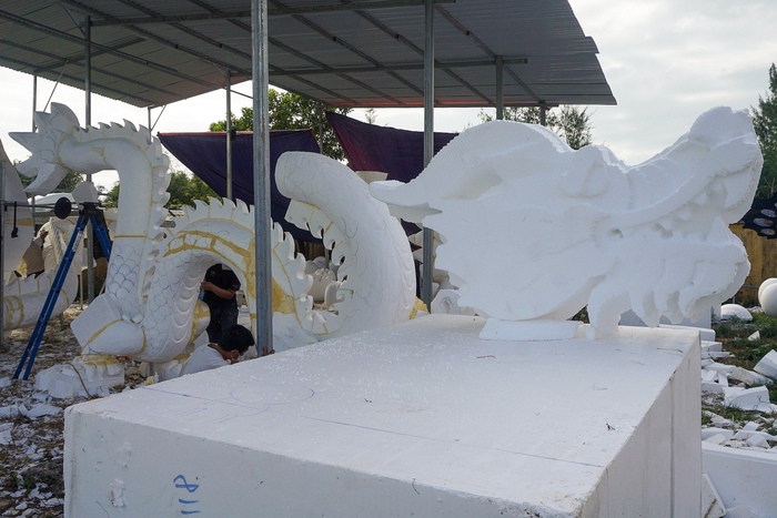 Bên trong xưởng chế tác linh vật rồng "khổng lồ" cho đường hoa Tết ở Đà Nẵng- Ảnh 3.