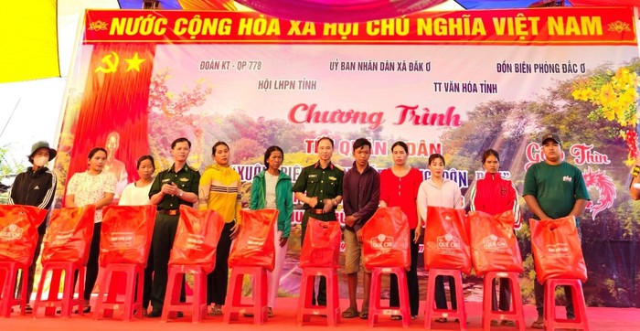 Hội LHPN tỉnh Bình Phước mang xuân đến vùng biên giới- Ảnh 1.