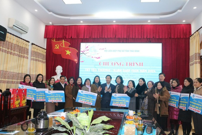 Thái Bình: Hội LHPN tiếp nhận gần 800 suất quà Tết gửi tặng người nghèo- Ảnh 1.