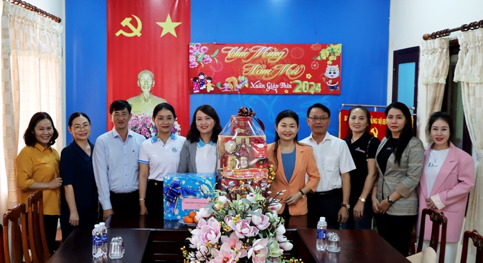 Lãnh đạo Hội LHPN Việt Nam chúc tết tại huyện biên giới Bình Phước- Ảnh 2.