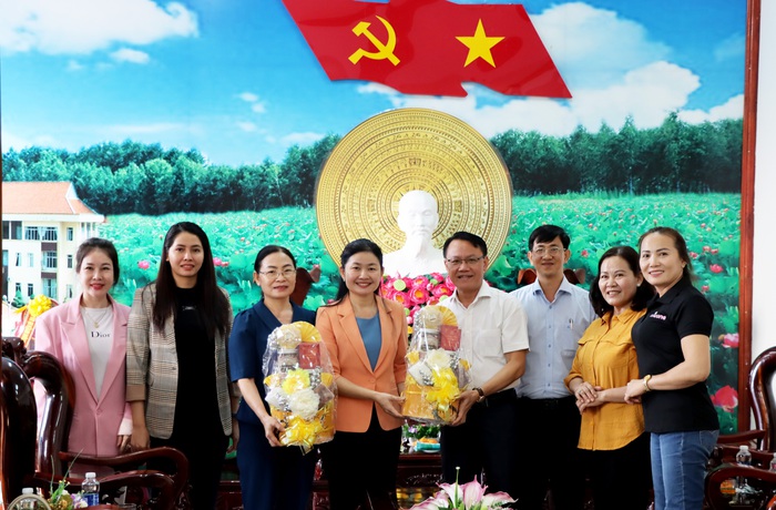 Lãnh đạo Hội LHPN Việt Nam chúc tết tại huyện biên giới Bình Phước- Ảnh 1.