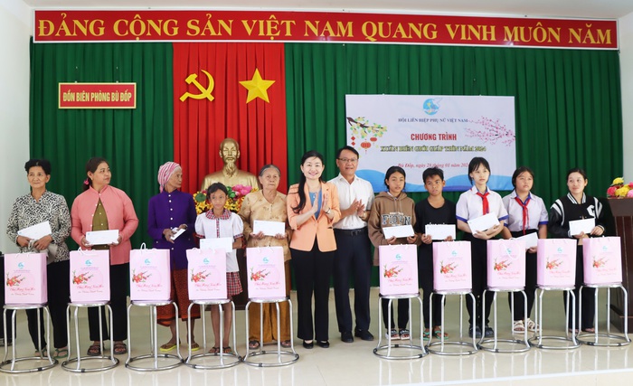 Lãnh đạo Hội LHPN Việt Nam chúc tết tại huyện biên giới Bình Phước- Ảnh 4.