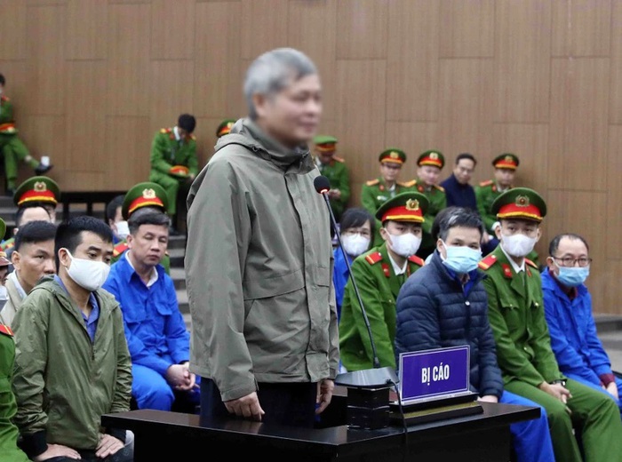 Phan Quốc Việt khai đưa 50.000 USD, cựu Thứ trưởng nói chỉ nhận 100 triệu đồng và bộ kit test- Ảnh 1.