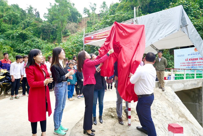 Khánh thành 2 cây cầu, giúp hơn 7.000 học sinh, giáo viên và người dân Lai Châu đi lại an toàn- Ảnh 1.