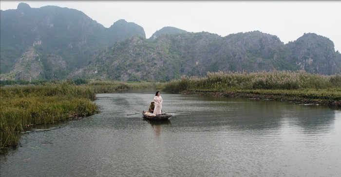 Tô Ngọc Hà trong một cảnh quay của MV &quot;Mùa đông nhớ anh&quot;