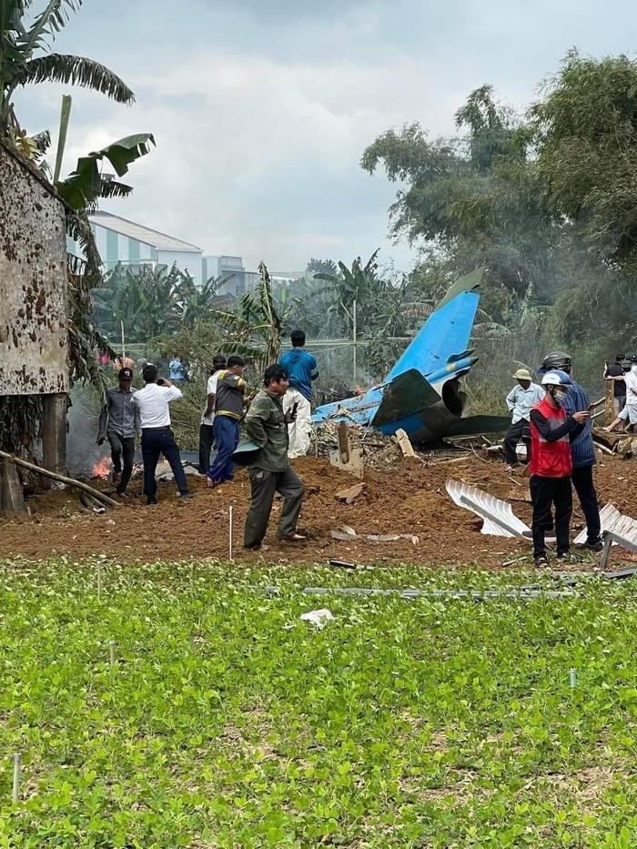 Hiện trường vụ máy bay rơi ở Quảng Nam- Ảnh 2.