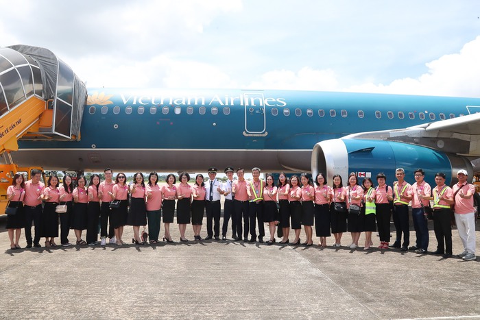 Vietnam Airlines “tô hồng” chuyến bay chung tay vì bình đẳng giới- Ảnh 2.