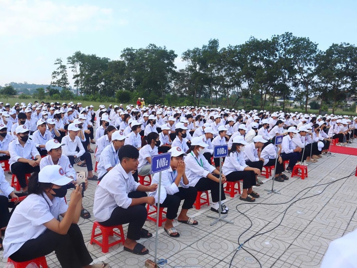 Hà Tĩnh: Hơn 500 học sinh thi tìm hiểu các kiến thức về phòng chống mua bán người và di cư an toàn - Ảnh 1.