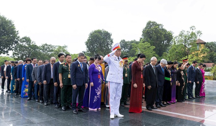 Đoàn đại biểu tham dự Đại hội đại biểu toàn quốc MTTQ Việt Nam lần thứ X vào Lăng viếng Chủ tịch Hồ Chí Minh- Ảnh 3.