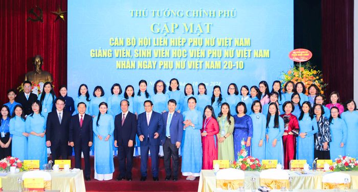 Truyền thống, phẩm chất tốt đẹp của Phụ nữ Việt Nam mãi tỏa sáng, làm giàu thêm bản sắc văn hóa Việt Nam- Ảnh 2.