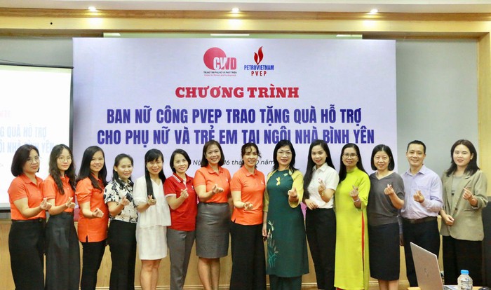 Tổng Công ty Thăm dò Khai thác Dầu khí trao quà cho Ngôi nhà Bình yên nhân dịp 20/10 - Ảnh 2.