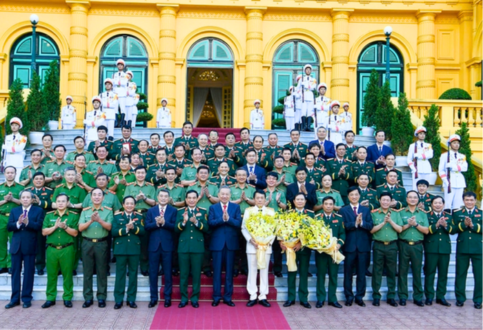 2 thượng tướng được Tổng Bí thư, Chủ tịch nước Tô Lâm trao quyết định thăng quân hàm đại tướng- Ảnh 7.