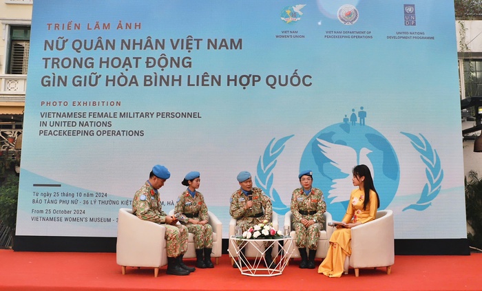 Khai mạc triển lãm ảnh "Nữ quân nhân Việt Nam trong hoạt động Gìn giữ hòa bình Liên hợp quốc"- Ảnh 3.