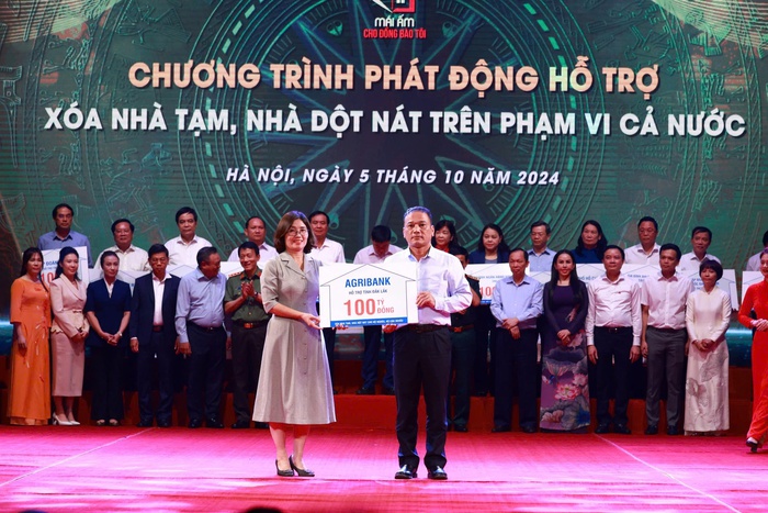 Agribank ủng hộ 100 tỷ đồng hưởng ứng đợt thi đua cao điểm hoàn thành xóa nhà tạm, nhà dột nát trên cả nước- Ảnh 2.