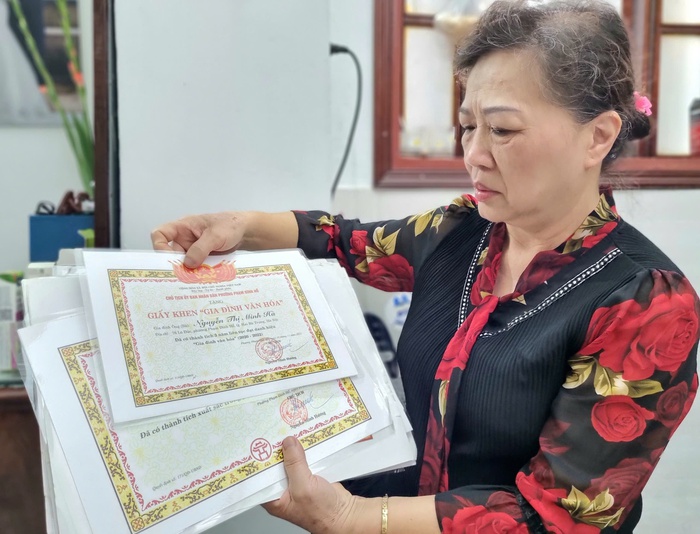 Ánh sáng của Đảng đã vào tận sân nhà mình rồi!- Ảnh 2. Ánh sáng của Đảng đã vào tận sân nhà mình rồi!- Ảnh 2.