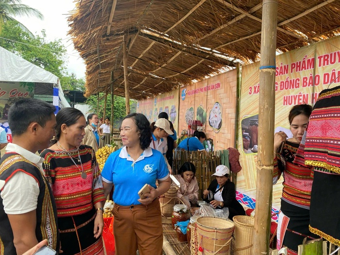 Rực rỡ sắc màu "Phiên chợ quê vùng đồng bào dân tộc thiểu số và miền núi"- Ảnh 4.