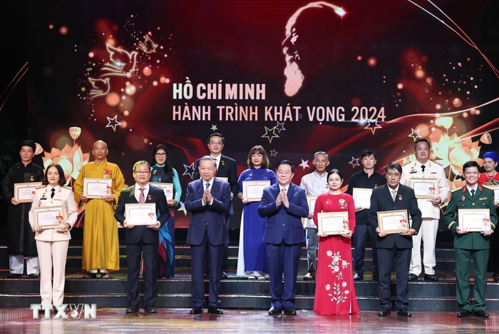 "Hồ Chí Minh - Hành trình khát vọng 2024": Tôn vinh các điển hình tiêu biểu- Ảnh 2.