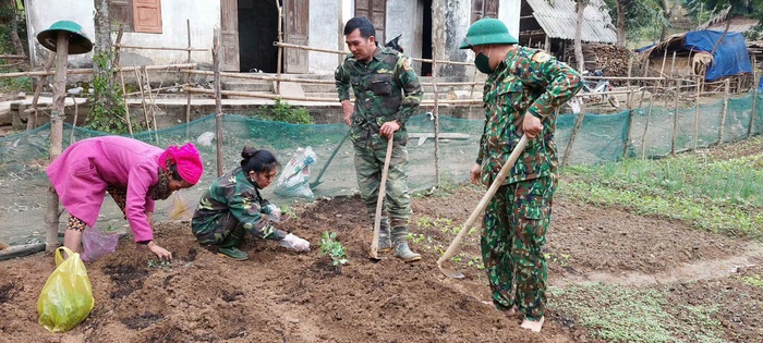 "4 cùng" với phụ nữ vùng biên đẩy lùi hủ tục- Ảnh 1.