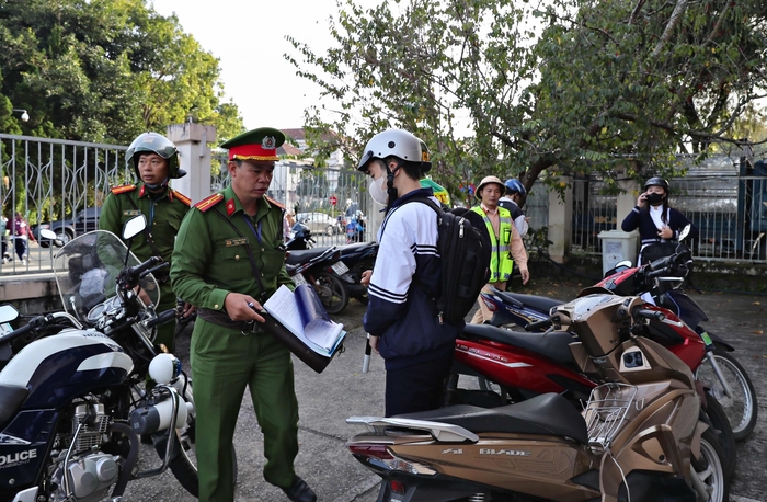 Lo lắng tình trạng thanh thiếu niên đua xe trái phép, nhiều phụ huynh bàn cách quản lý con
- Ảnh 2.