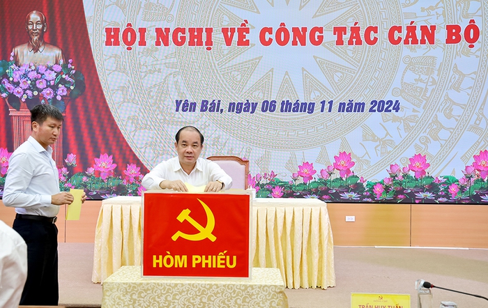 Ông Trần Huy Tuấn được bầu giữ chức Bí thư Tỉnh ủy Yên Bái- Ảnh 1.