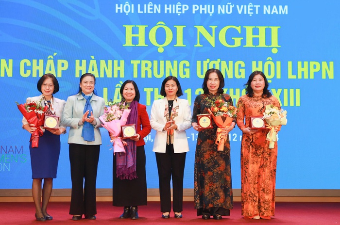 Bà Nguyễn Thị Minh Hương được bầu giữ chức Chủ nhiệm Ủy ban Kiểm tra TƯ Hội LHPN Việt Nam khóa I- Ảnh 3.