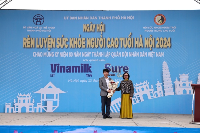 Hội sức khỏe ngoài trời người trung, cao tuổi Hà Nội đồng hành cùng Vinamilk tổ chức Ngày hội rèn luyện sức khỏe người cao tuổi năm 2024- Ảnh 3.