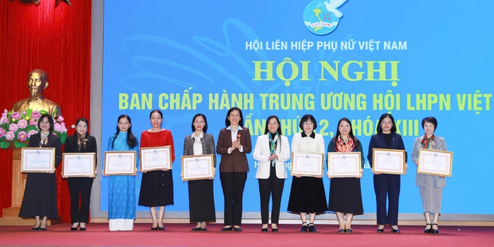 8 Hội LHPN tỉnh, thành được tặng Cờ "Đơn vị dẫn đầu phong trào thi đua năm 2024"- Ảnh 6.