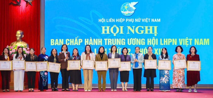 8 Hội LHPN tỉnh, thành được tặng Cờ "Đơn vị dẫn đầu phong trào thi đua năm 2024"- Ảnh 3.